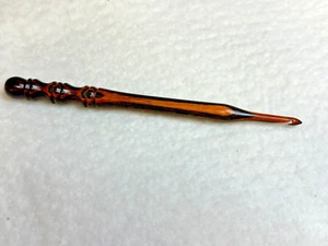 Hand carved Beautiful FALL COLORS  Wood YARN  CROCHET HOOK  size G - Picture 1 of 4