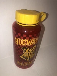 Hogwarts Alumni Crest 40 oz bottiglia d'acqua in plastica senza BPA mensa Harry Potter - Foto 1 di 8