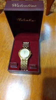 Hermoso Reloj Valentino Cuarzo Tonificado Oro Con Diamante Genuino -En Caja Y121A  Foto 1 de 4