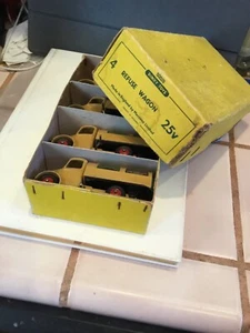 DINKTY TOY, TRADE BOX, REFUSE WAGONS, EXCELLENT CONDITION - Picture 1 of 22