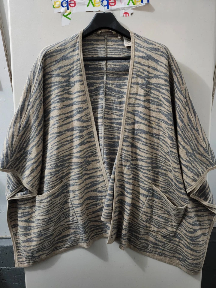 柔软环绕毛衣女式 OS Go Lively 斑马旅行斗篷包裹式条纹 Pkt — 第 1/4 张图片