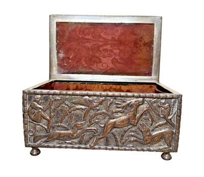 CAJA de cobre martillado en relieve firmada de colección animales de la selva almacenamiento de joyas aparador Foto 1 de 4