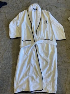 MSRP $220 Weezie Towel Spa Bath Robe Women’s Size Medium NWT - Picture 1 of 5