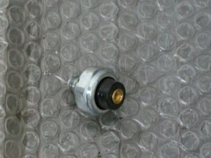 SENSORE PRESSIONE OLIO PER HONDA HORNET 900 DEL 2002 (HO9423) - Picture 1 of 1