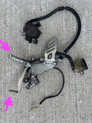2008-2009 Suzuki GSXR 600 750 gixxer Rear Brake Caliper Foot Peg Bracket set - Image 1 of 4