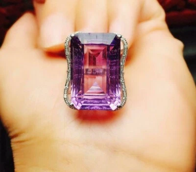 Enorme anillo fino solitario transparente púrpura 25,00 quilates amatista y detalles de circonita cúbica blanca Foto 1 de 4