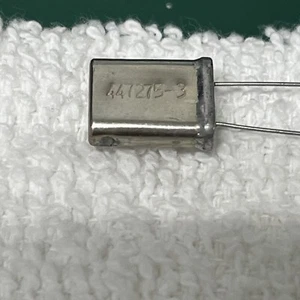 TCI ~  SM-B-447275-3  ~ QUARTZ CRYSTAL UNIT - Picture 1 of 4