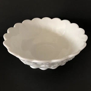Westmorland weiß Milchglas Servierschale Traube getäfelt 9 Zoll rund - Bild 1 von 10
