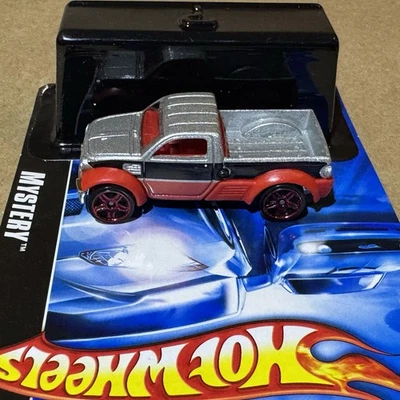 2007 Hot Wheels Mystery Cars Dodge M80 prata/preto/vermelho aberto com embalagem original - Imagem 1 de 4