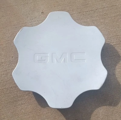 GMC Yukon, Denali, Sierra 1500 center cap, 2001-2006, p/n 9594256 02 - Image 1 of 3