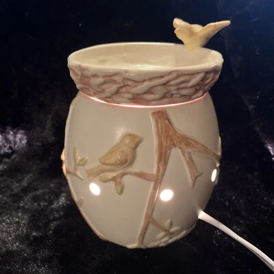 Calentador de tamaño completo Scentsy - nido y ramas de pájaros amarillos Foto 1 de 4