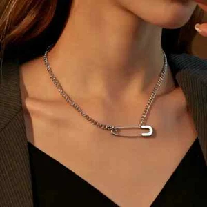 Creativo Pin de Seguridad Colgante Collar Colgante Único Collar Plateado Moda Nuevo - Imagen 1 de 5