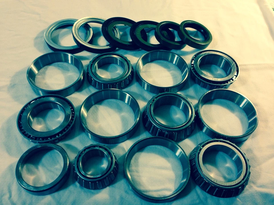 Kit de cojinete de piñón y buje Rockwell militar de 2,5 toneladas M35 M44 con carreras y sellos Foto 1 de 1