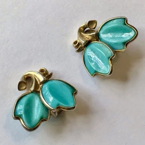 VINTAGE CROWN TRIFARI TURQUOISE POURED GLASS EARRINGS R29 - Picture 1 of 2