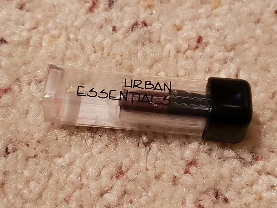 Mini lápiz labial Urban Essentials Foto 1 de 1