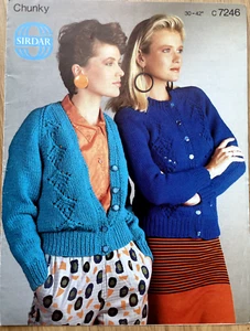 Damen Rauten Spitzeneinsatz Strickjacke STRICKMUSTER V + Rundhals Sirdar 7246 - Bild 1 von 6