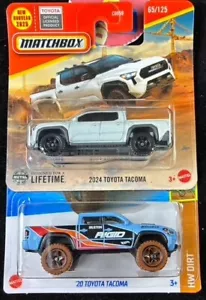 Toyota Tacoma 2024 blanco y camioneta Toyota Tacoma 2020 azul con licencia Hot Wheels, lote de 2 - Imagen 1 de 15
