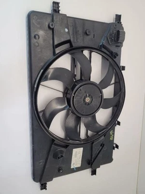 2012-2017 BUICK VERANO 2.4L Radiator Fan Motor Fan Assembly 13427161 - Image 1 of 4