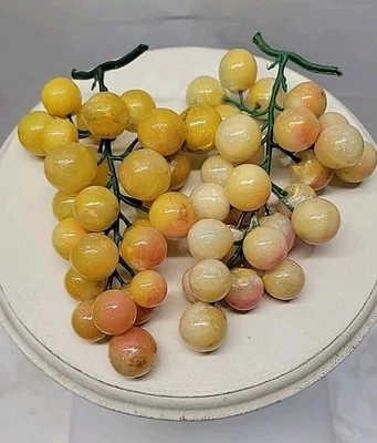 Juego de 2 racimos de uva antiguos italianos vintage de piedra de alabastro amarillo y blanco Foto 1 de 4