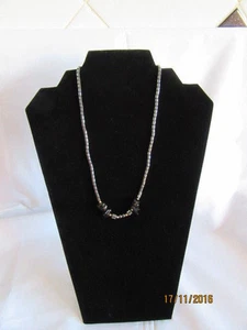 COLLAR DE PIEDRA PRECIOSA 16" HEMATITA CURATIVA CON ASTILLAS DE ÁGATA NEGRA - Imagen 1 de 2