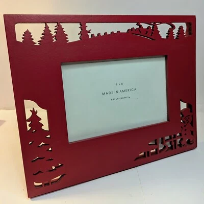 Marco de fotos de madera pintado rojo con láser Navidad 4x6 muñeco de nieve escena de pino Foto 1 de 4