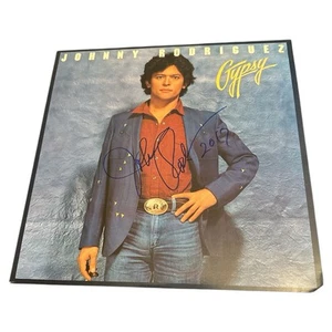 Johnny Rodriguez autografo firmato "Gypsy" disco in vinile! Leggenda della musica country! - Foto 1 di 4