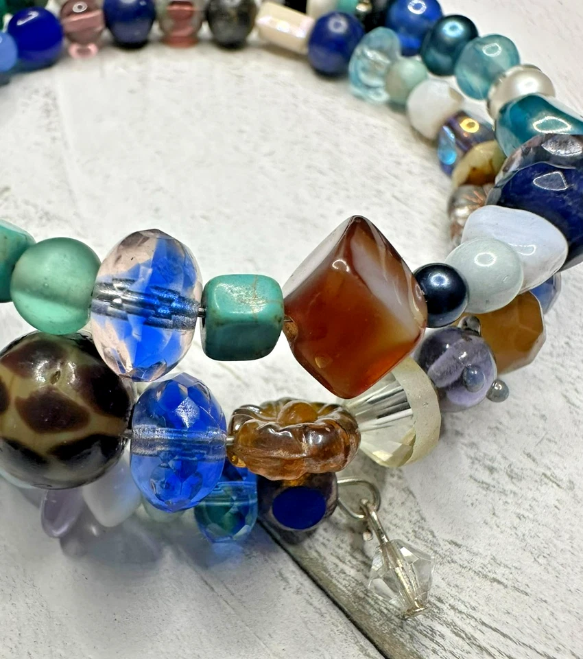 FB07 "PETALS" Blue Gemstone Memory Wire 34x Wrap Bracelet size 7 - Image 1 of 4