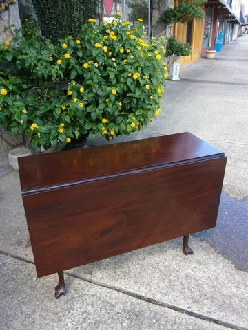 Fantastic Mahogany Drop Leaf Table with Trifid Feet 18th century Cover