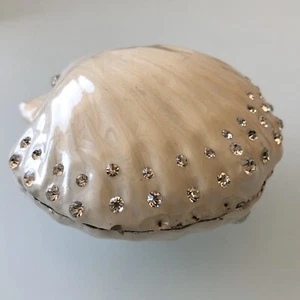 White Ceramic Scallop Pill Box Rhinestone Encrusted Magnetic Clasp - Picture 1 of 12