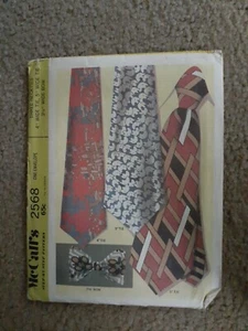 Cravatte uomo vintage McCalls 2568 modello cucito tre colli 4" - 5" fiocco 3,5" 1970 - Foto 1 di 3