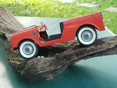 VINTAGE TRU SCALE RED INTERNATIONAL SCOUT INTERNATIONAL HARVESTER MADE IN USA  - Image 1 of 4