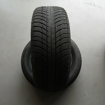 2xReifen 205 55 16 9H Bridestone Winterreifen Blizzak LM001 RSC Dot 3022 ca 5mm - Bild 1 von 4