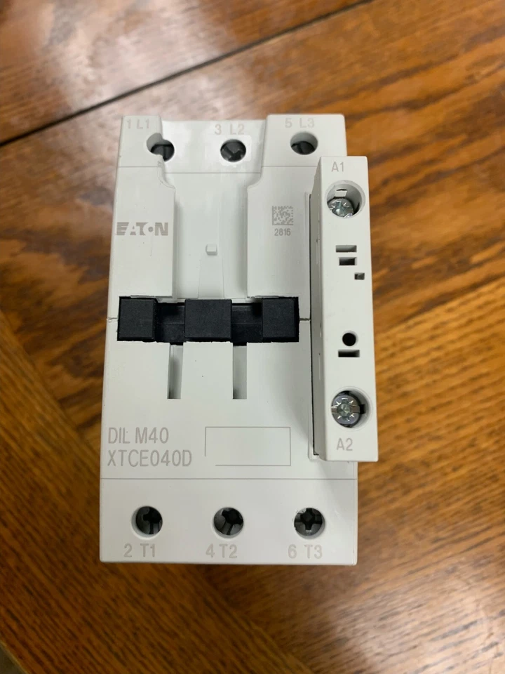 EATON CONTACTOR DIL M40 60 AMP. BOBINA 208 VOLTIOS NUEVA EN CAJA Foto 1 de 4