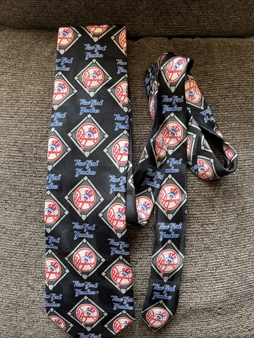 NY YANKEES Logo MLB Baseball Men’s Necktie 100% silk Cover