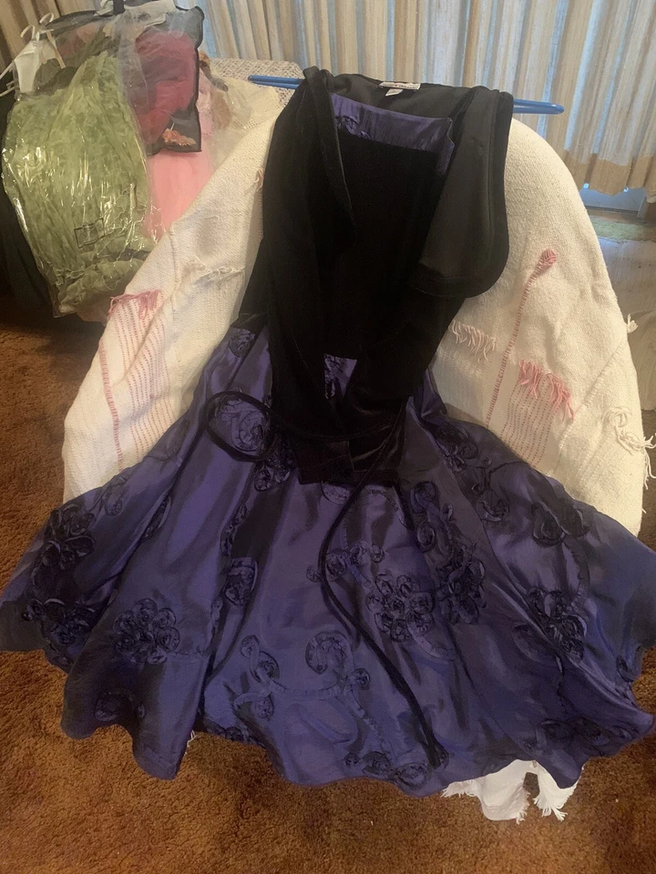 Amy’s Closet Black And Blue Dress With Sleeves - Image 1 of 1