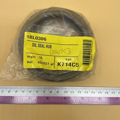18L0306 Isuzu Oil Seal Hub FRR33 NOS - Image 1 of 3