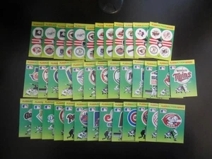 1990 FLEER BASEBALL SET COMPLETO 26 ADESIVI LOGO SQUADRA RARO 38 CARTE 74 STICKERS - Foto 1 di 1