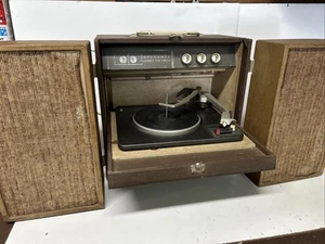 Raro tocadiscos Sylvania vintage años 60 modelo 45P36 - Imagen 1 de 11