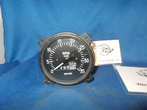 TACH 3 1/8"  ( NO MARKINGS ) 1390 HRS - Picture 1 of 2