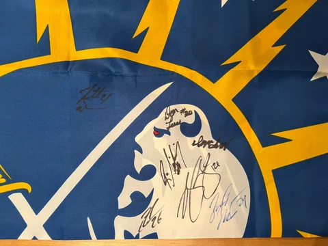 2022-23 Buffalo Sabres Flag! In Game Gift! Auto By Gionta, Warner, Luce, 7 total Cover