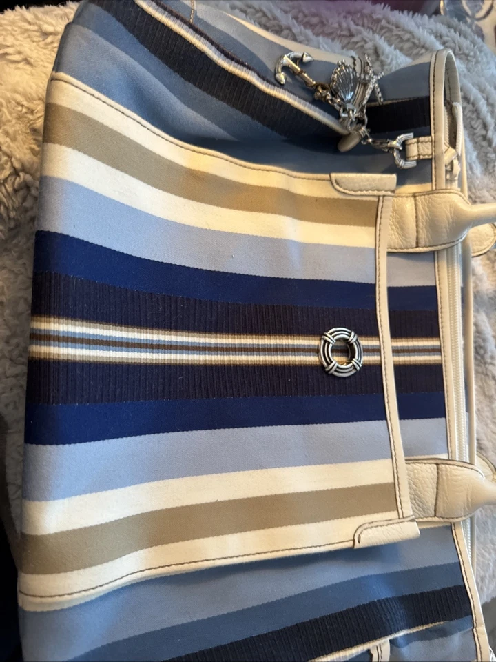 BOLSO DE MANO NÁUTICO BRIGHTON BLUE WATER HURLEY HARBOR ANCHOR TOTE Venta al por menor 325,00 Foto 1 de 4