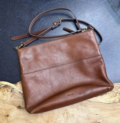 Bandolera grande de cuero marrón Fossil Fiona Foto 1 de 4