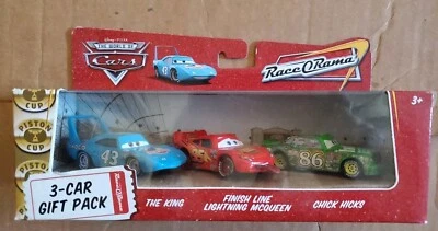 Pack de 3 coches Disney WOC THE KING LÍNEA DE META MCQUEEN & CHICK HICKS Foto 1 de 3
