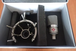 Neumann TLM 102 Large Diaphragm Condenser Microphone Studio Set w/ Shockmount - Picture 1 of 5