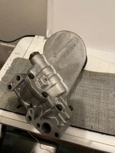 617 180 06 01 Genuine Mercedes Benz Oil Pump - Picture 1 of 4