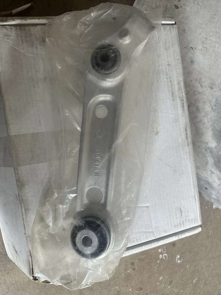 527 - 090 Dorman 控制臂前后乘客右下手适用于宝马 — 第 1/2 张图片