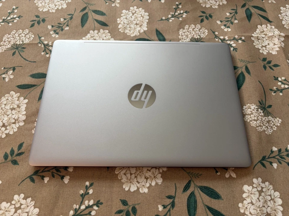 HP EliteBook Folio G1 12" táctil Intel HD GPU 515 1,2 GHz Intel m7-6Y75 8 GB 128 GB Foto 1 de 4