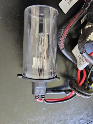 Toyota FJ Cruiser HiD Xenon Replacement Bulbs H4/9003 6000k Bright White - Image 1 of 4