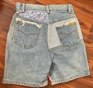 Vintage Girls Size 8 bonjour Denim Shorts Floral Patchwork Light Wash Shorts - Picture 1 of 18