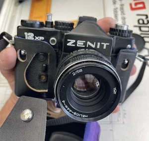 Cámara fotográfica Zenit 12 XP SLR 1983 + HELIOS-44M-4 58 mm con estuche de cuero - Imagen 1 de 5